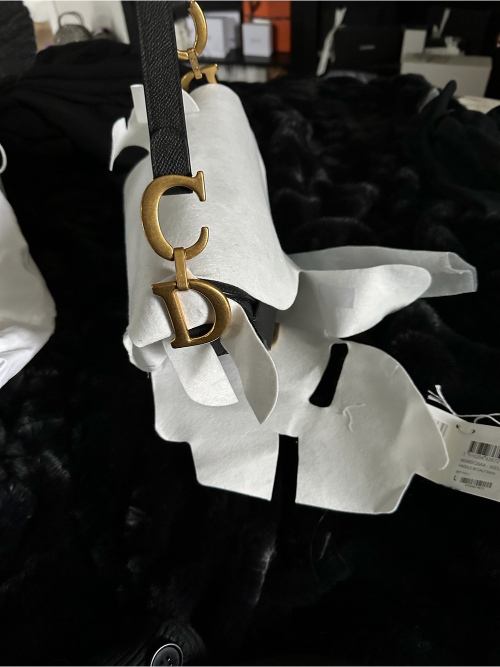 Dior Black Saddle Bag with Gold 'D' Accent - Picture 3 of 4